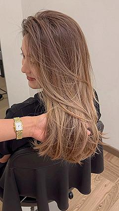 Beige Blonde Balayage with Textured Layers for Long Hair