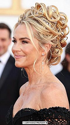 Maintaining a Voluminous Curly Updo for Long Events