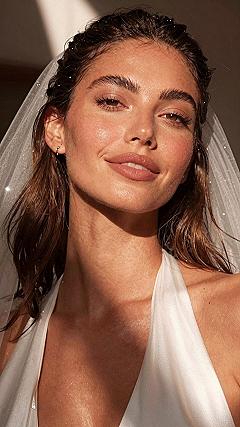 Loose Waves With Braided Crown Details