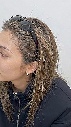 Keeping Hair Back Cleanly With A Solid Plastic Headband