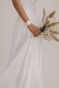 Chic Ribbon Bustle for Your A-Line Wedding Dress