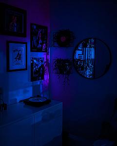 Retro Modern Music Themed Room Ideas for Artists
