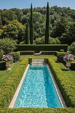 Luxury Home Garden: Grand Backyard Paradise Found