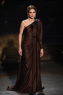 Zendaya’s Red Carpet Glamour: Asymmetrical Gown Perfection