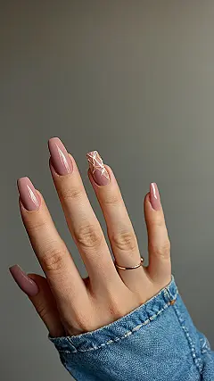 Leafy Patterns and Warm Tones for Fall Nail Trends