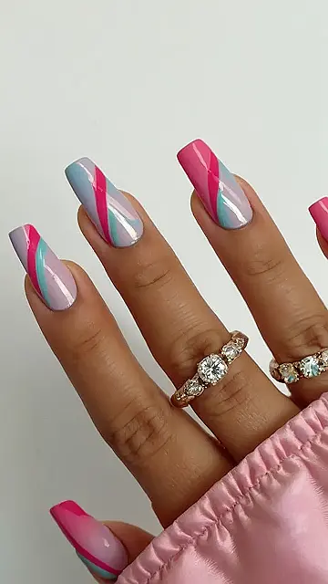 Black, Gold, & Glamour: Nail Art Extravaganza