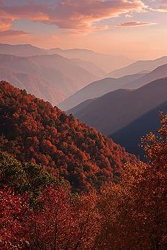 Vibrant Autumn Peaks: Majestic Mountain Views & Foggy Nature Wallpaper 4K