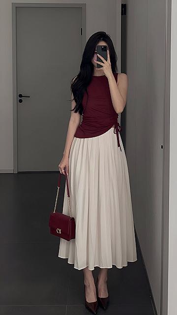 Pairing a Sleek Tank Top With a Flowing Pleated Skirt
