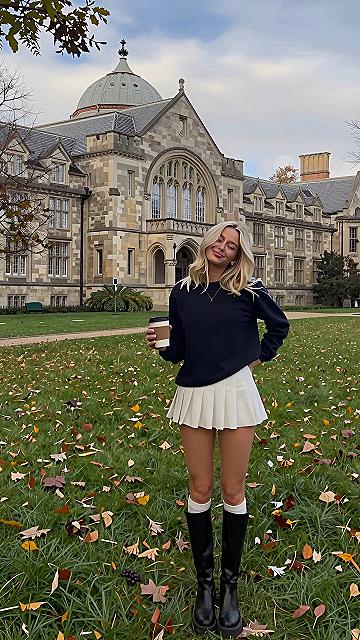Styling Pleated Mini Skirts for Autumn Days
