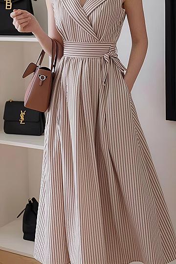 Choosing and Styling Striped Midi Dresses