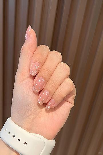 Understanding Cat Eye Polka Dot Nails on Short Almond Shapes