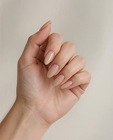 Almond Nails: Your Go-To for Minimalist & Natural Gel Manicures