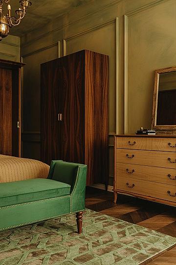 Master Bedroom Furniture Styling: Mix & Match Wood Tones for an Aesthetic Look