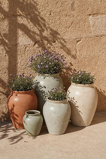 Rustic Plant Pots & Container Garden Ideas for a Charming Patio