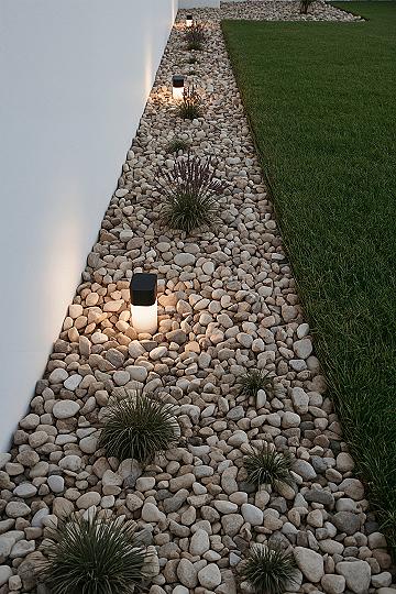 Modern Side Yard Makeover: Chic Rock Landscaping Solutions