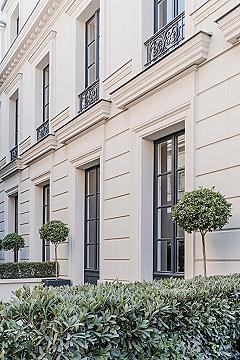 Parisian Chic Townhouse: Elegant Exterior Design for Urban Appeal