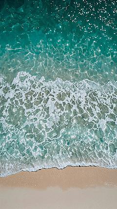 Breathtaking Ocean Waves: Serene 4K Beach Wallpaper