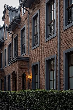 Red Brick Exteriors: Timeless Townhouse & Century Home Designs