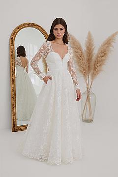 Romantic A-Line Long Sleeve Lace Wedding Dress with Sweetheart Neckline