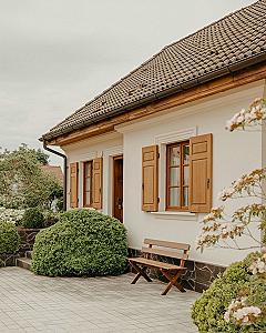 Charming One Story House Exterior: Small House Elevation Design