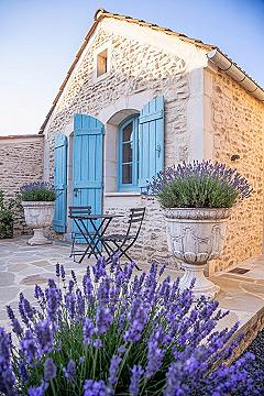 Dream Cottage Retreat: Fairytale Stone Cottage Charm