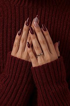 Luxury Maroon & Polka Dot Nails: Chic Gel Designs