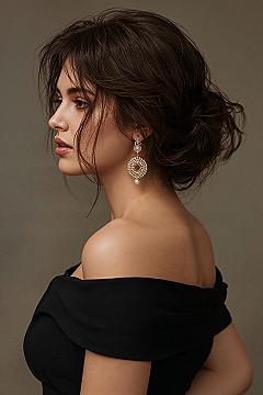 The Ultimate Messy Wedding Updo for Brunettes: Glamour & Elegance