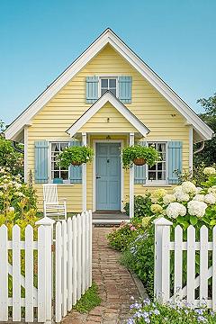 Pastel Perfect: Cute Yellow Cottagecore House Ideas
