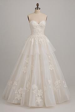 Dreamy Tulle Ball Gown: Beaded Elegance for Your Bridal Moment