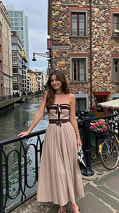 Pairing a Strapless Tube Top With a Midi Skirt