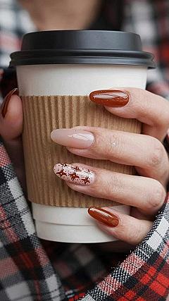 Adding Painted Plaid Patterns to Caramel Nude Nails