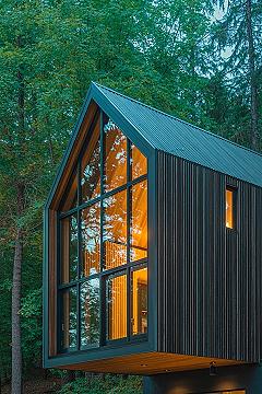 Sleek Black Barndominium Exterior: Modern Farmhouse Style