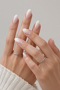 Chic Nude Ombré Nails: Elegant & Subtle Beauty