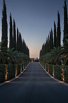 Luxury Driveway Design: Grand Entrances for Modern Homes