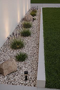 Minimalist Rock Garden: Serene Side Yard Landscaping Ideas