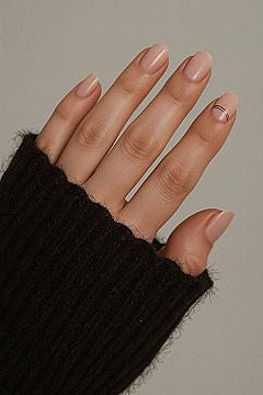 Chic Minimalist Almond Gel Nails: Simple & Elegant Designs