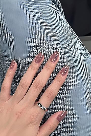 Choosing Soft Glossy Brown Gel Acrylic Nails
