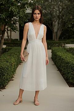 Understated Elegance: Your Chic Old Money Wedding Guest Outfit