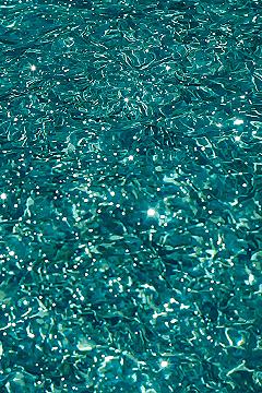 Turquoise Water Shimmer 4K: Mesmerizing Ocean Wallpaper Aesthetic