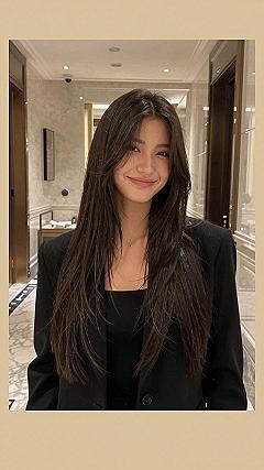 Maintaining Sleek Curtain Bangs on Long Brunette Hair