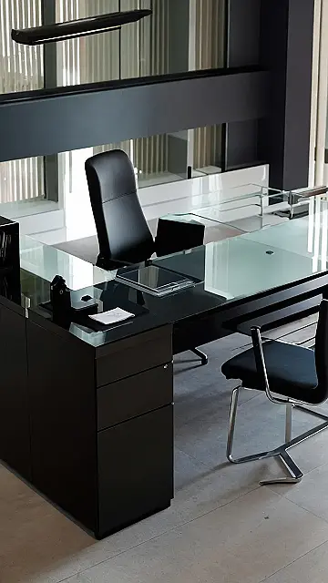 Glassy Goals: The Office Design That’s Super Sleek