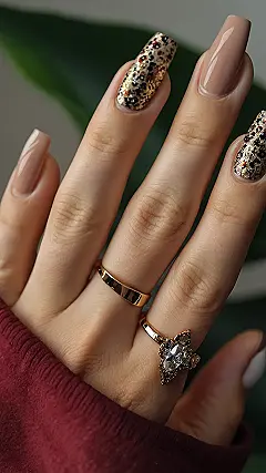 Sparkly Chic: Nails that Say “I Woke Up Like This”