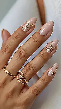 Chic Short: The 2025 Nail Vibe