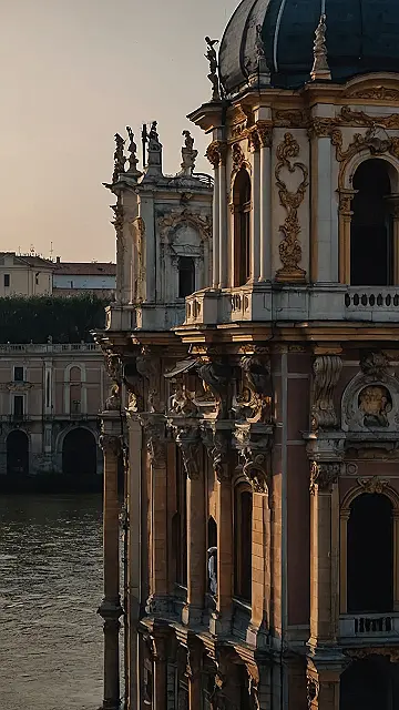 The Grande Dame of the River