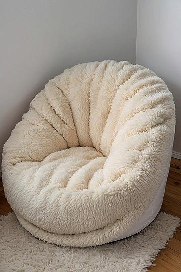 Cozy Faux Fur Saucer Chairs for Small Bedrooms