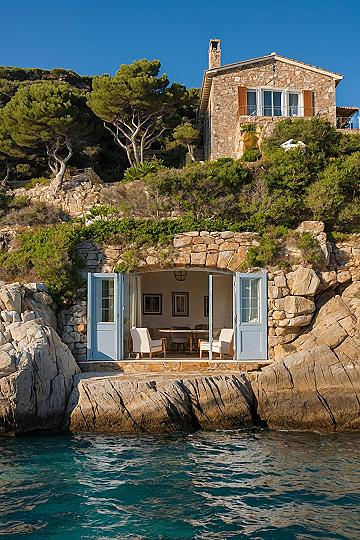 Designing a Coastal Cliffside Cottage in Italy