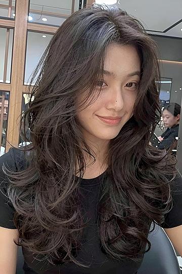 Understanding Voluminous Layered Haircuts with Long Face Framing