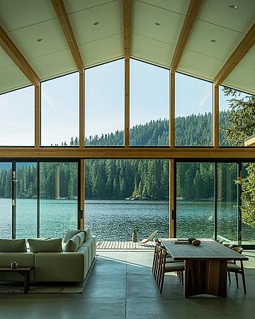 Dream Lakeside House Interior: Vacation Home with Breathtaking Room With A View