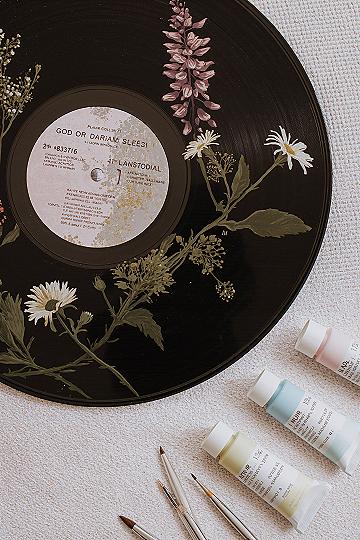 How to Craft a Stunning Vinyl Record Wall Decoration Aesthetic