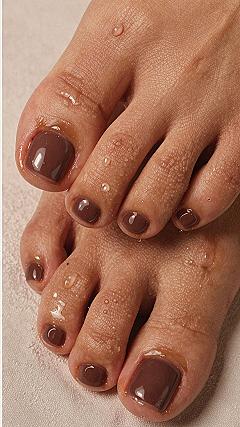 Glossy Chestnut Brown Gel Toes for Autumn
